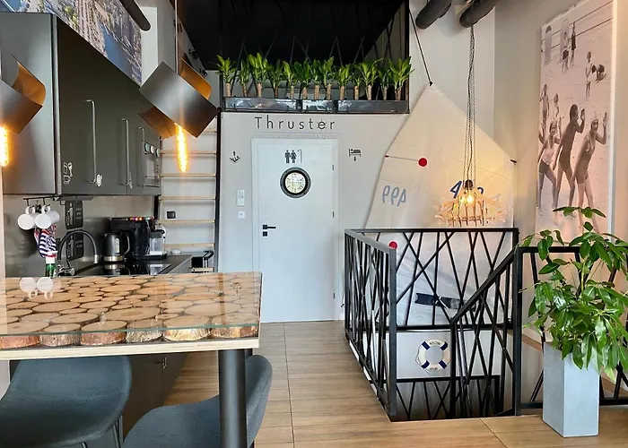 Thruster - Rooms, Kitchen, Chill-Out Zone-Netflix, Lobby-Netflix